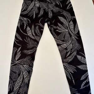 JOYLAB Tropical Leaf Print Leggings XL | Black & White High Rise Athleisure Y2K